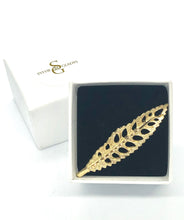 Load image into Gallery viewer, IRIS Gold Brooch