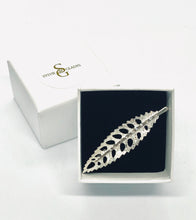 Load image into Gallery viewer, IRIS Silver Brooch